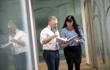 Cell and gene therapy researchers working in SCTbio’s GMP laboratory.